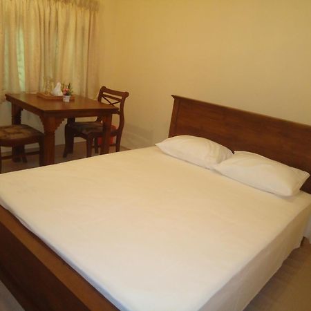Guest House Kaduwela Buitenkant foto