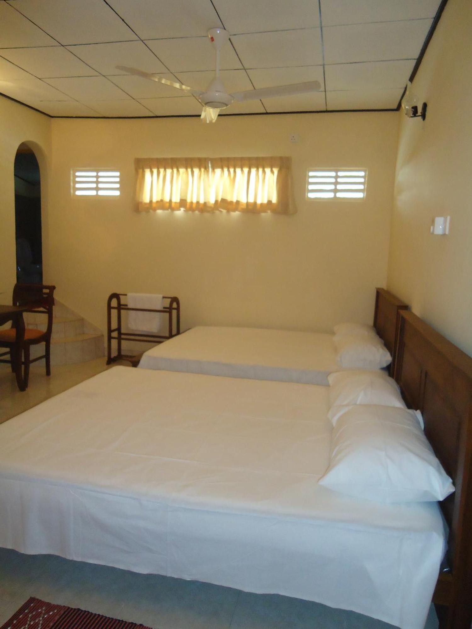 Guest House Kaduwela Buitenkant foto